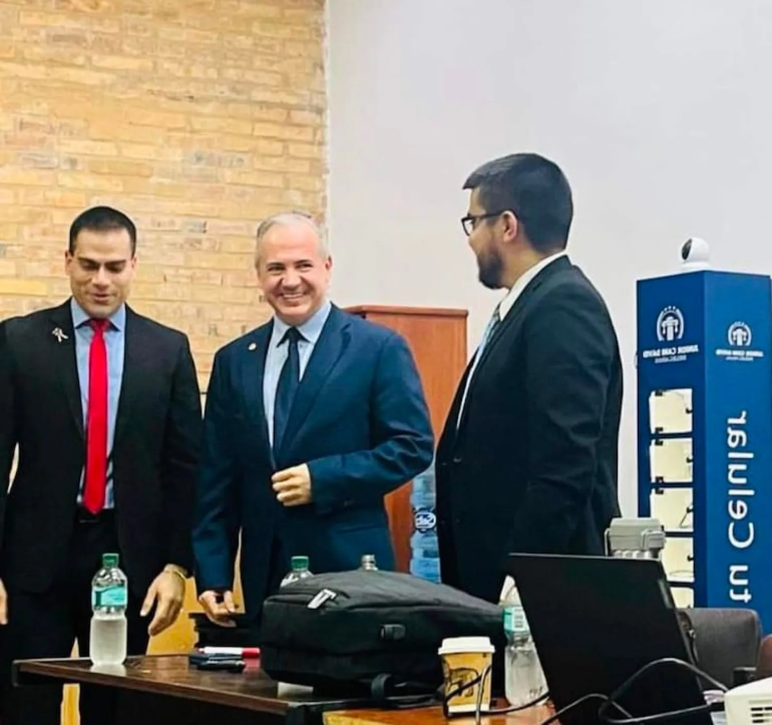 Wilfrido Cáceres, funcionario de Nenecho acusado por lavado, da cátedra en Derecho UNA