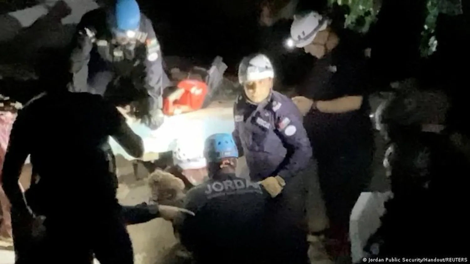 Rescatan a niño en Venezuela seis días después del terremoto