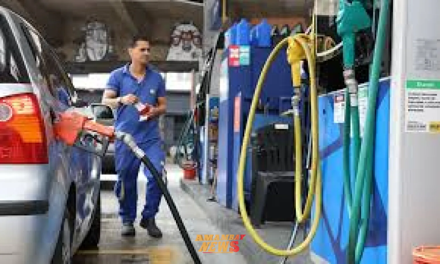 Suben precios del combustible y baja el petróleo