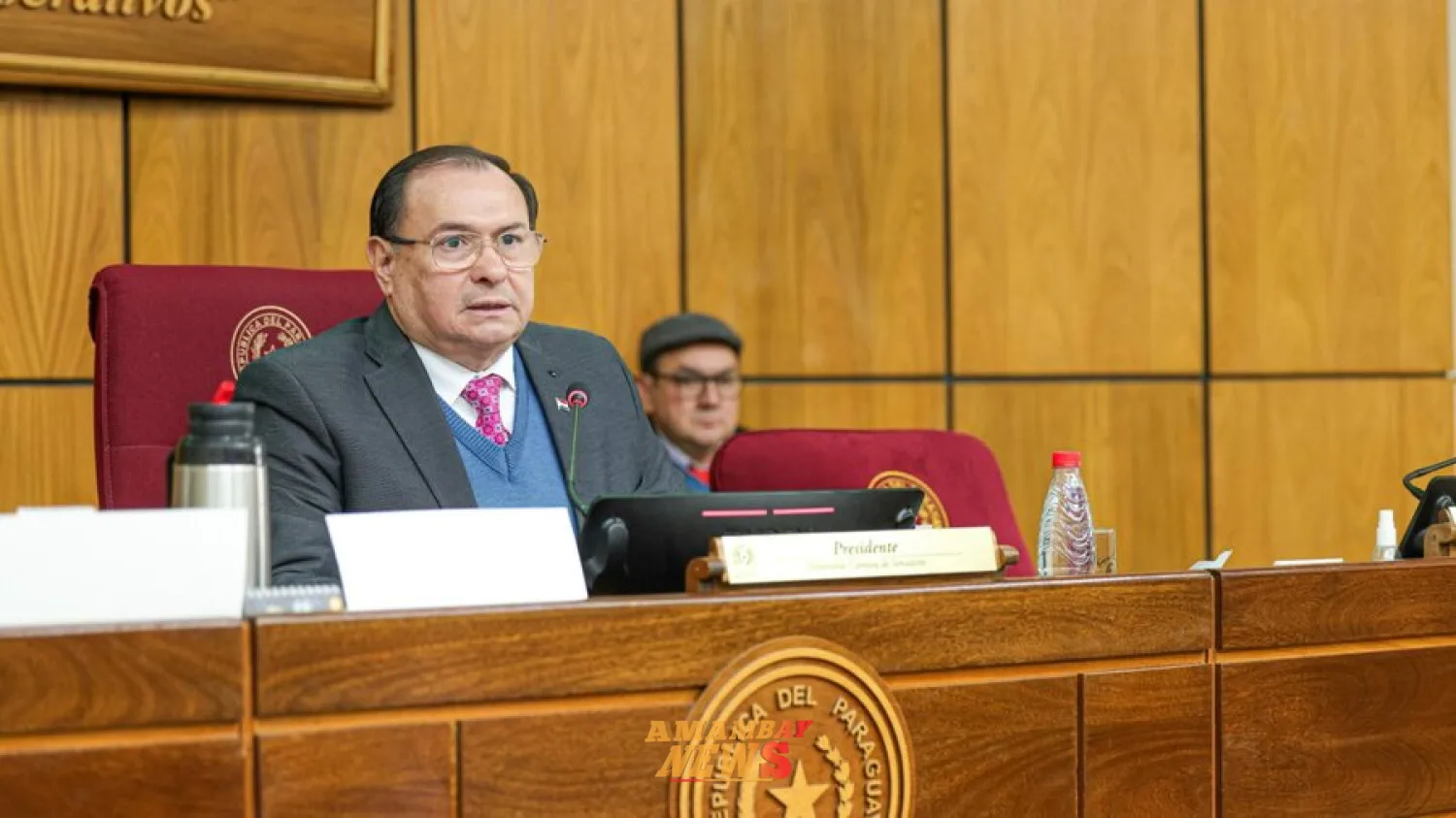 Revelan supuestas pruebas de título falso del senador Retamozo
