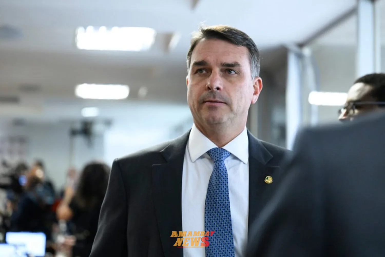 Flávio Bolsonaro vuelve a llamar corruptos a los jueces brasileños y afirma que sienten "pavor" de que gane