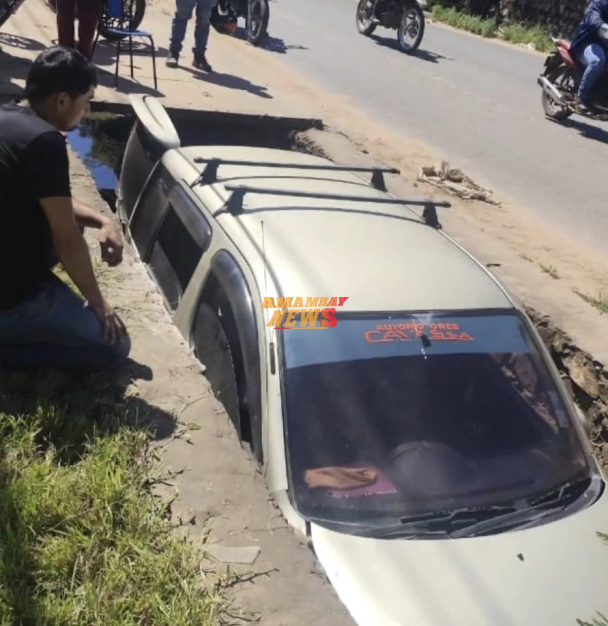 Conductora quedó herida tras perder el control de su vehículo y caer a una cuneta en Luque