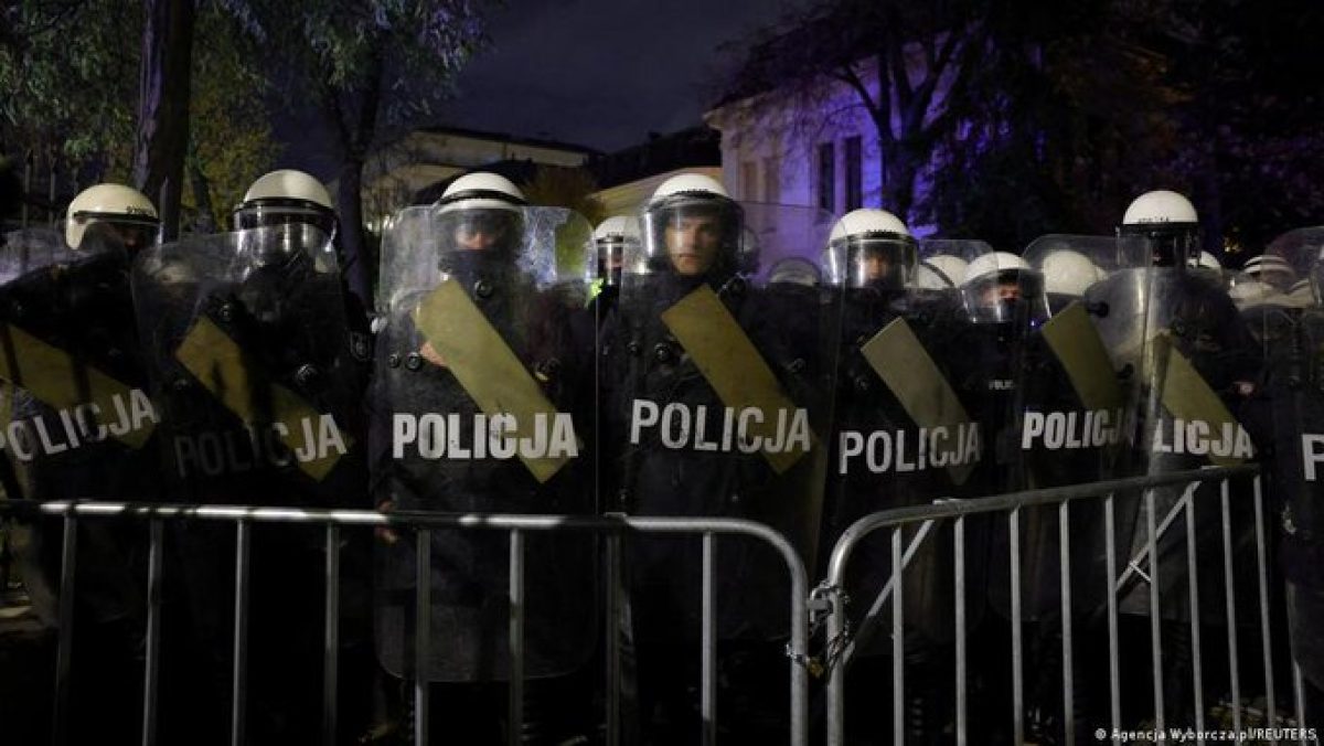 Imagen de la cobertura: Escala la crisis en Polonia: la Policía rodea la Corte Constitucional