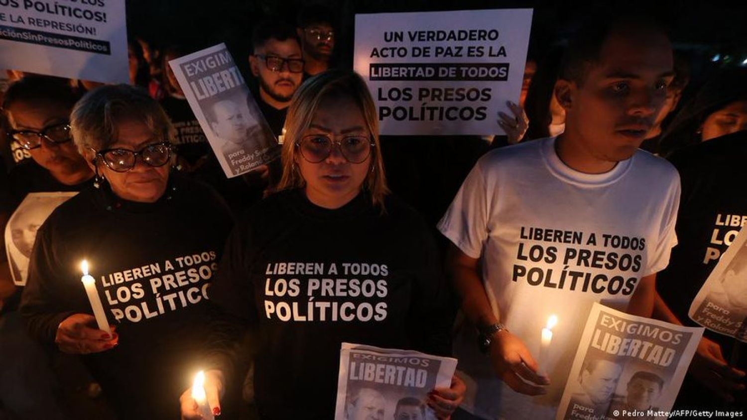 Familiares de presos políticos hacen vigilia en Caracas