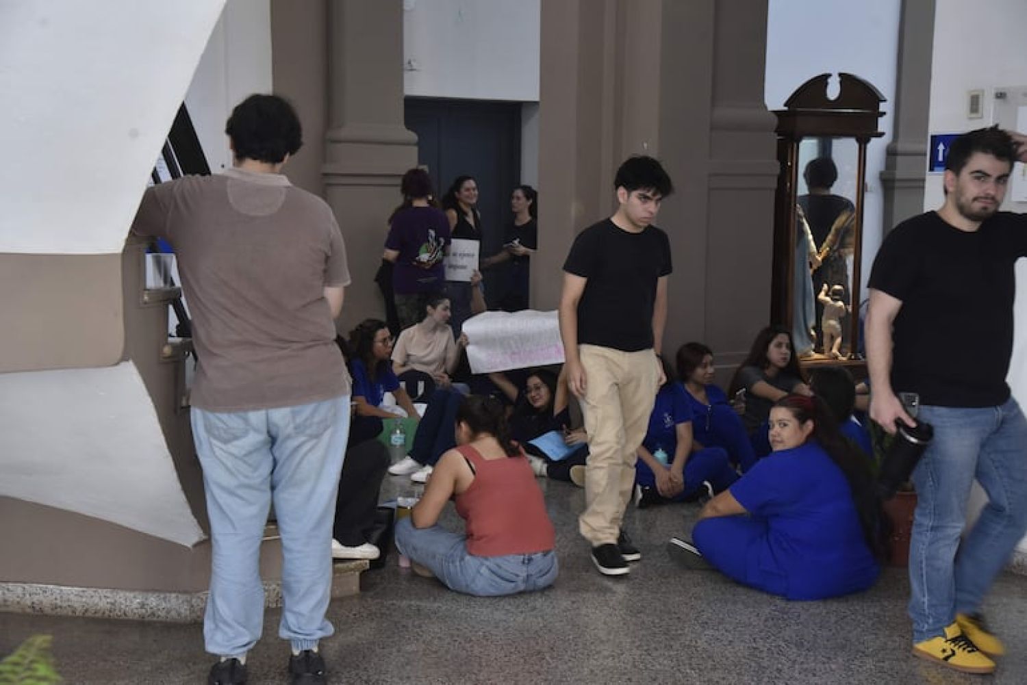 Universidad Católica: renunció decano de Medicina, tras protesta de estudiantes
