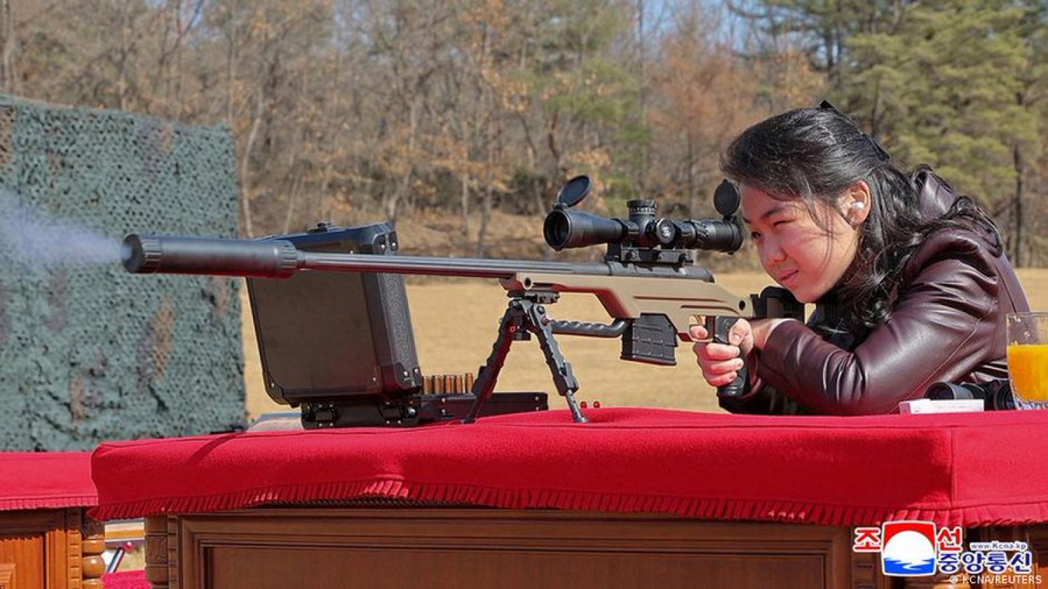 Pyongyang revela foto de la hija de Kim disparando un rifle