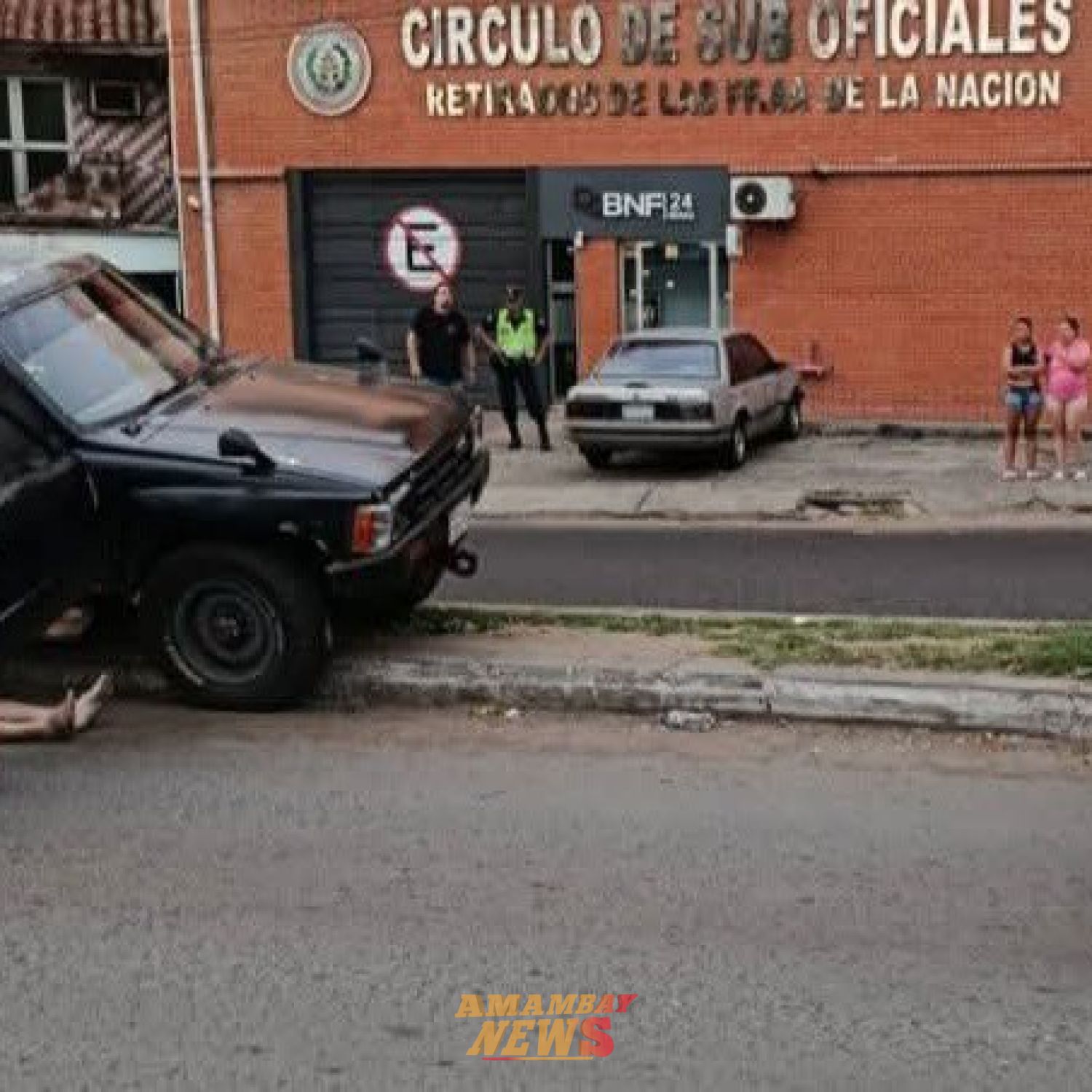 Se sintió mal, estacionó su vehículo en el paseo central para no ocasionar accidente y falleció