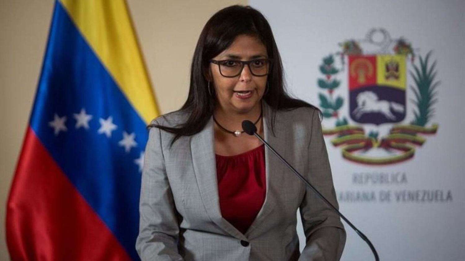 Delcy Rodríguez sigue renovación de las Fuerzas Armadas