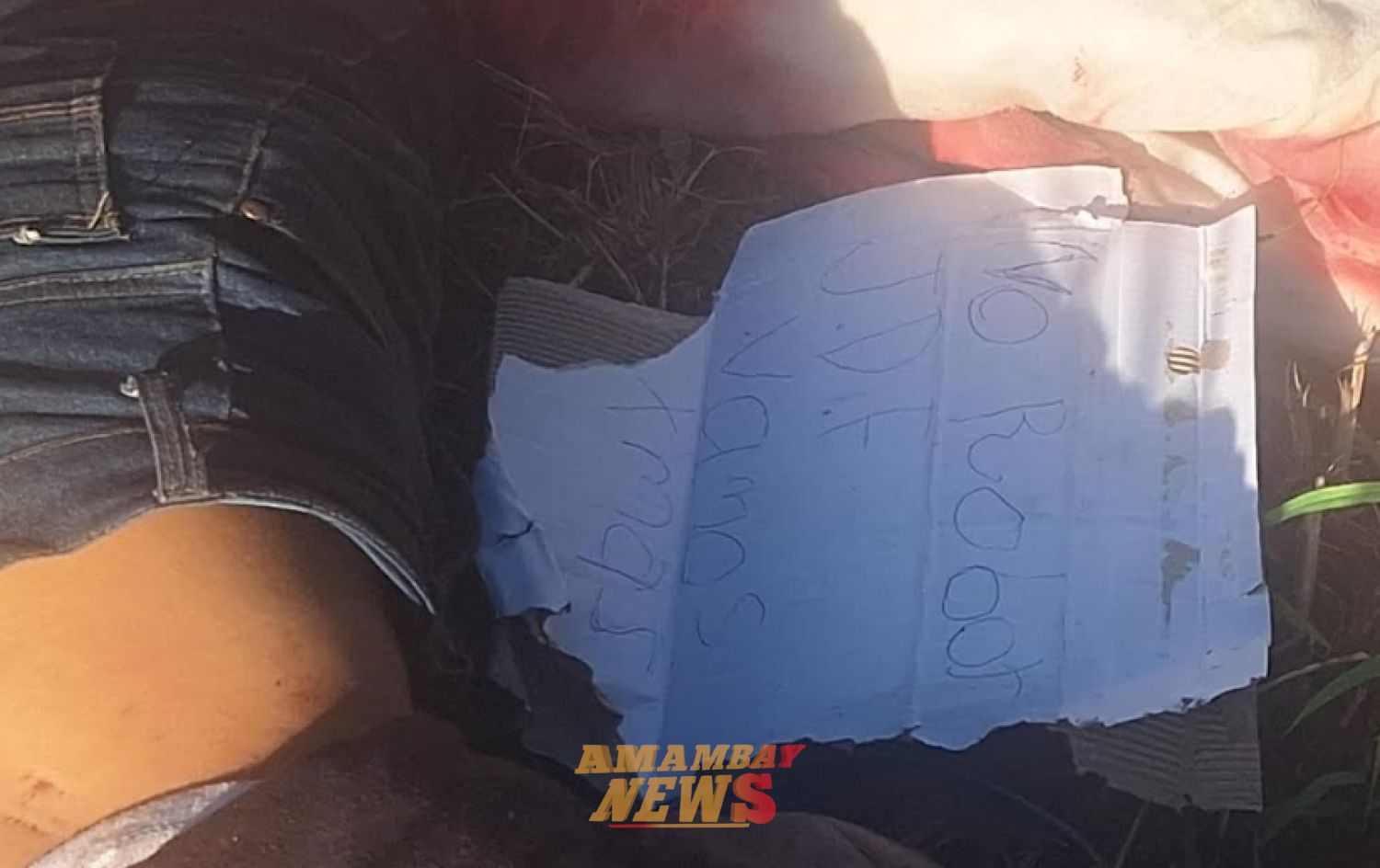 Hallan cadaver con signos de tortura y un escrito junto al cuerpo en PJC