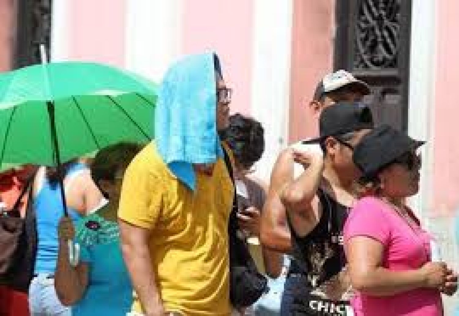 Jueves con tiempo muy caluroso y máximas que orillan los 40°C