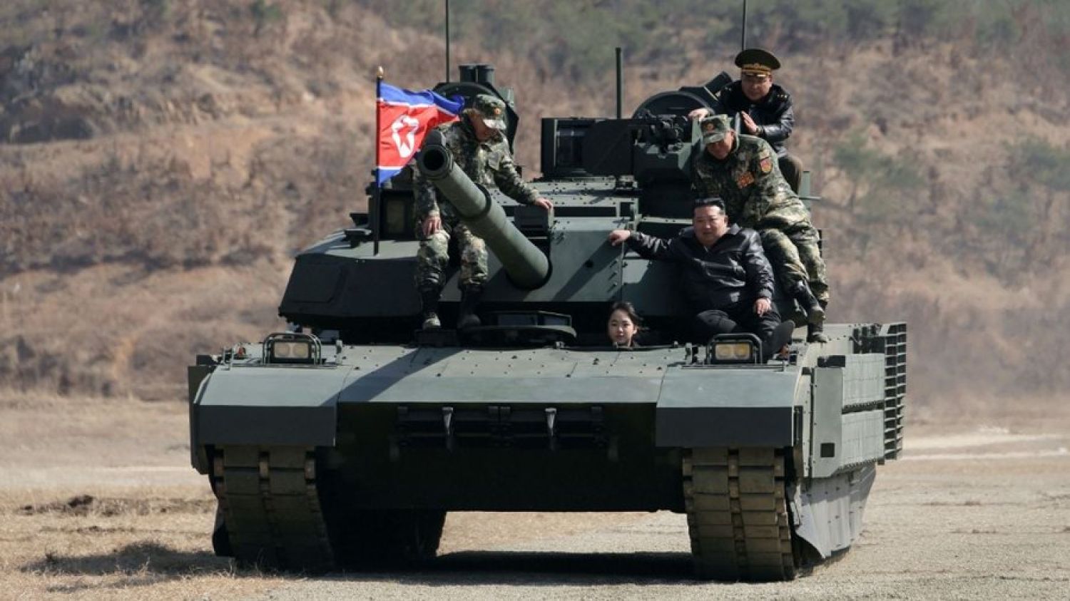 La hija de Kim Jong-un hace nueva aparición: conduce un tanque durante un entrenamiento militar