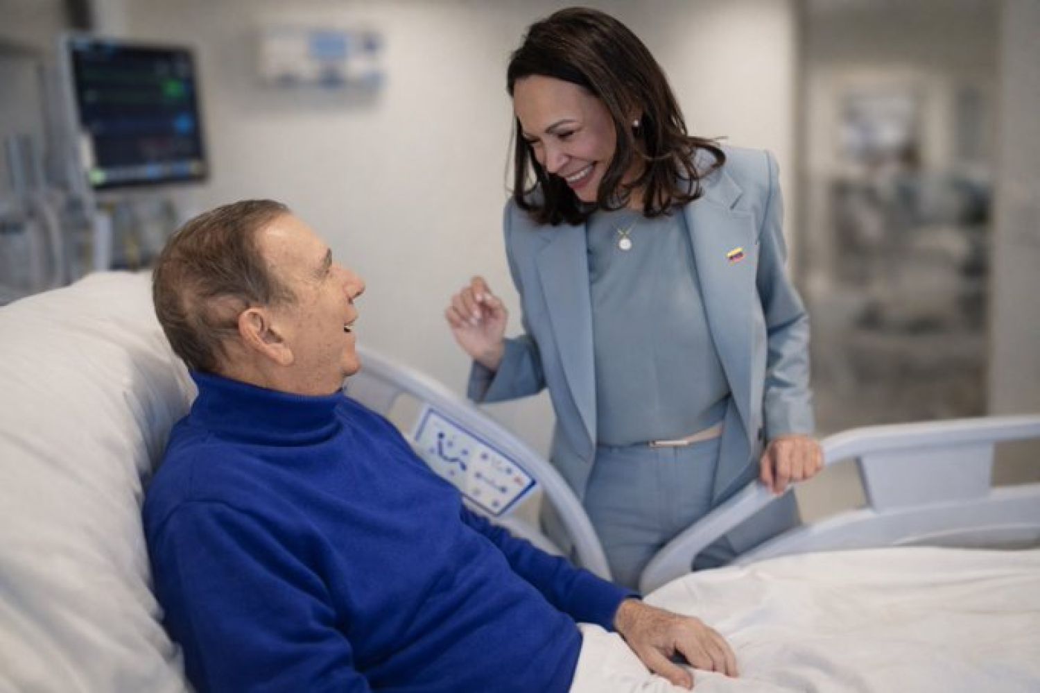 Edmundo González está hospitalizado en Madrid