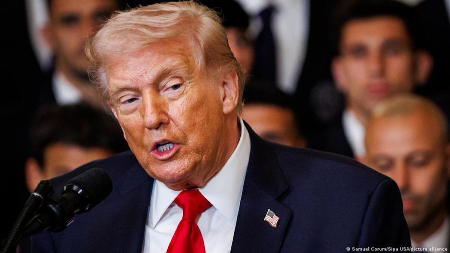 Trump advierte que Cuba "va a caer muy pronto"