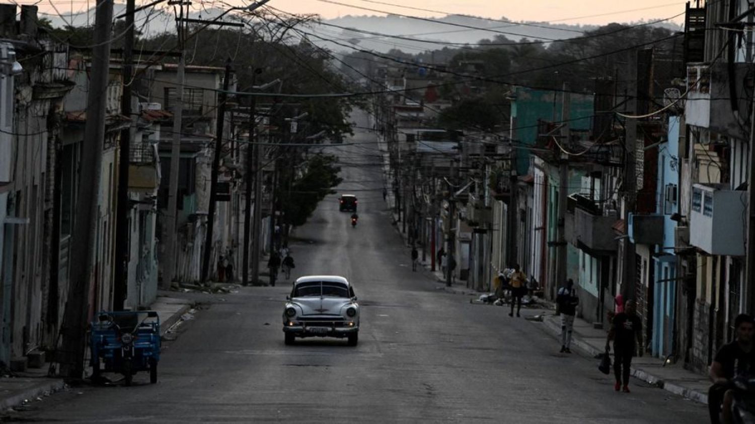 Se mantiene el apagón en Cuba tras más de 20 horas