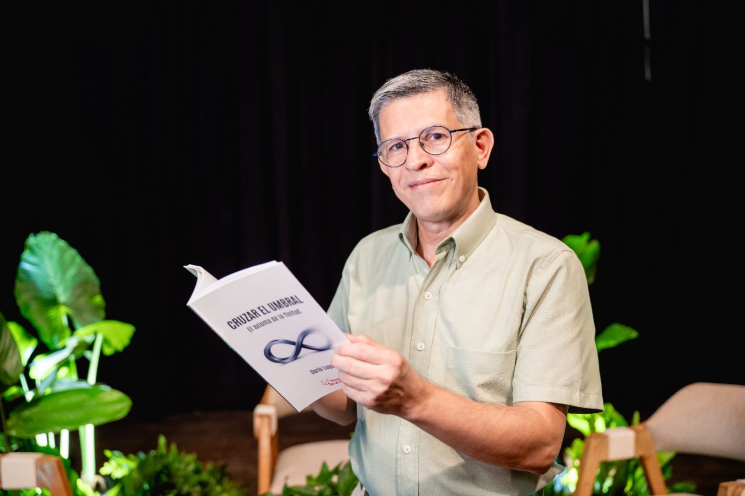 Darío Lugo presenta el libro Cruzar el Umbral – El axioma de la Finitud
