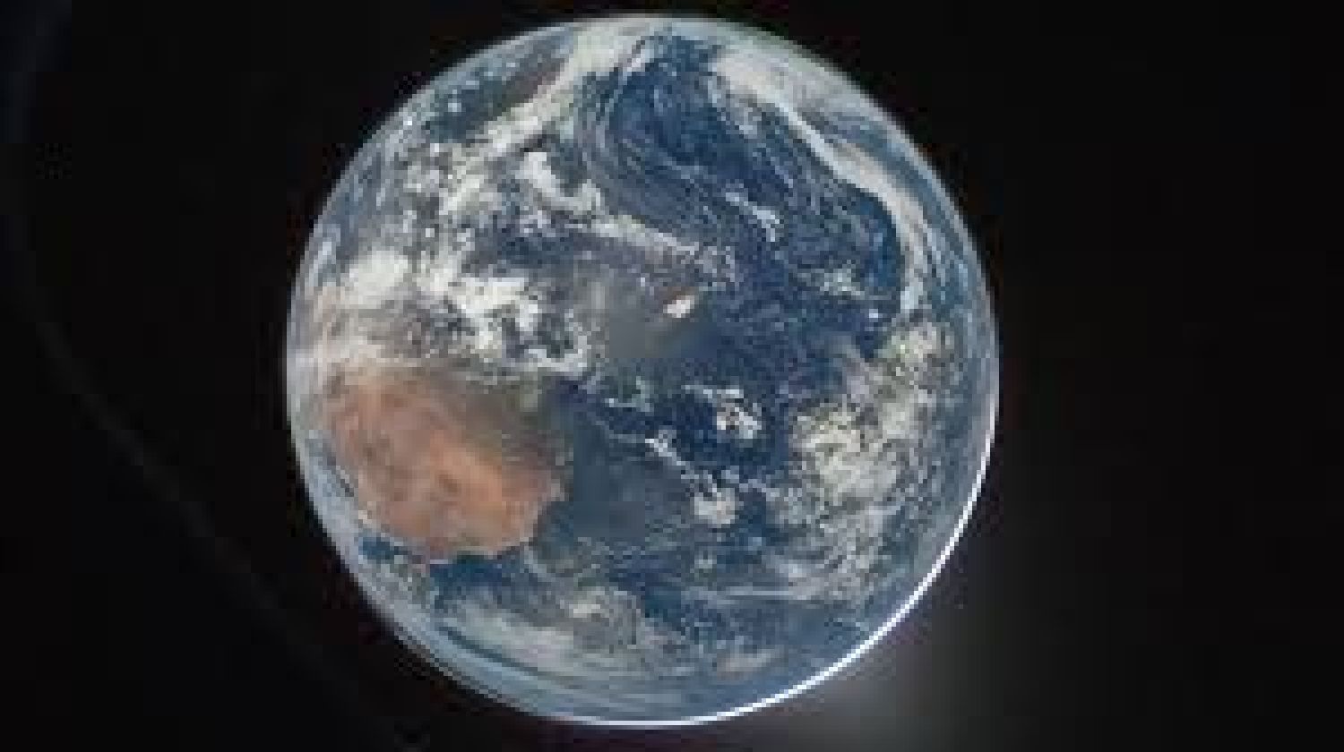 La imagen de la Tierra enviada por Artemis II, que ya tomó ruta hacia la Luna
