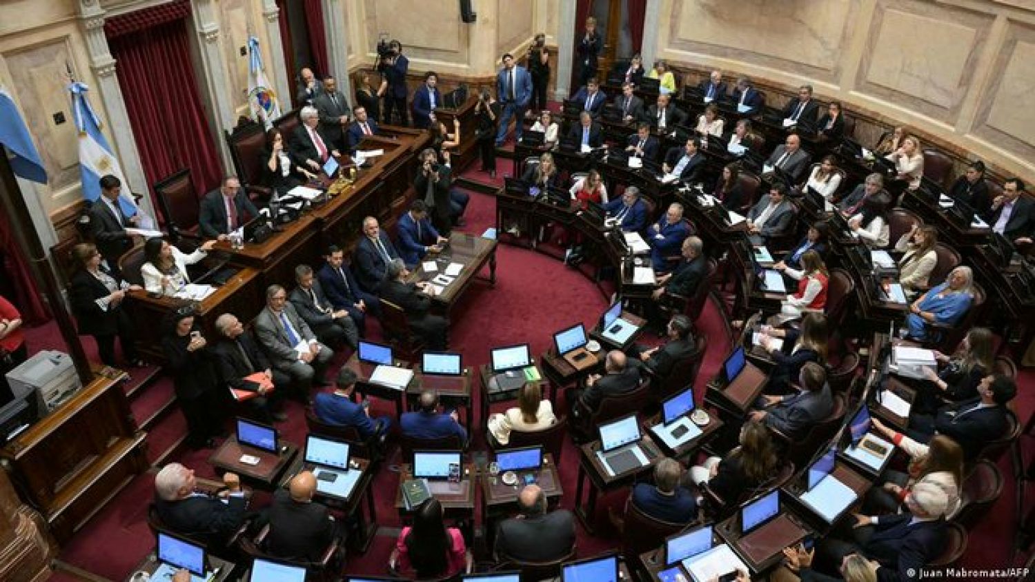 Milei anuncia 90 reformas para "rediseñar" Argentina