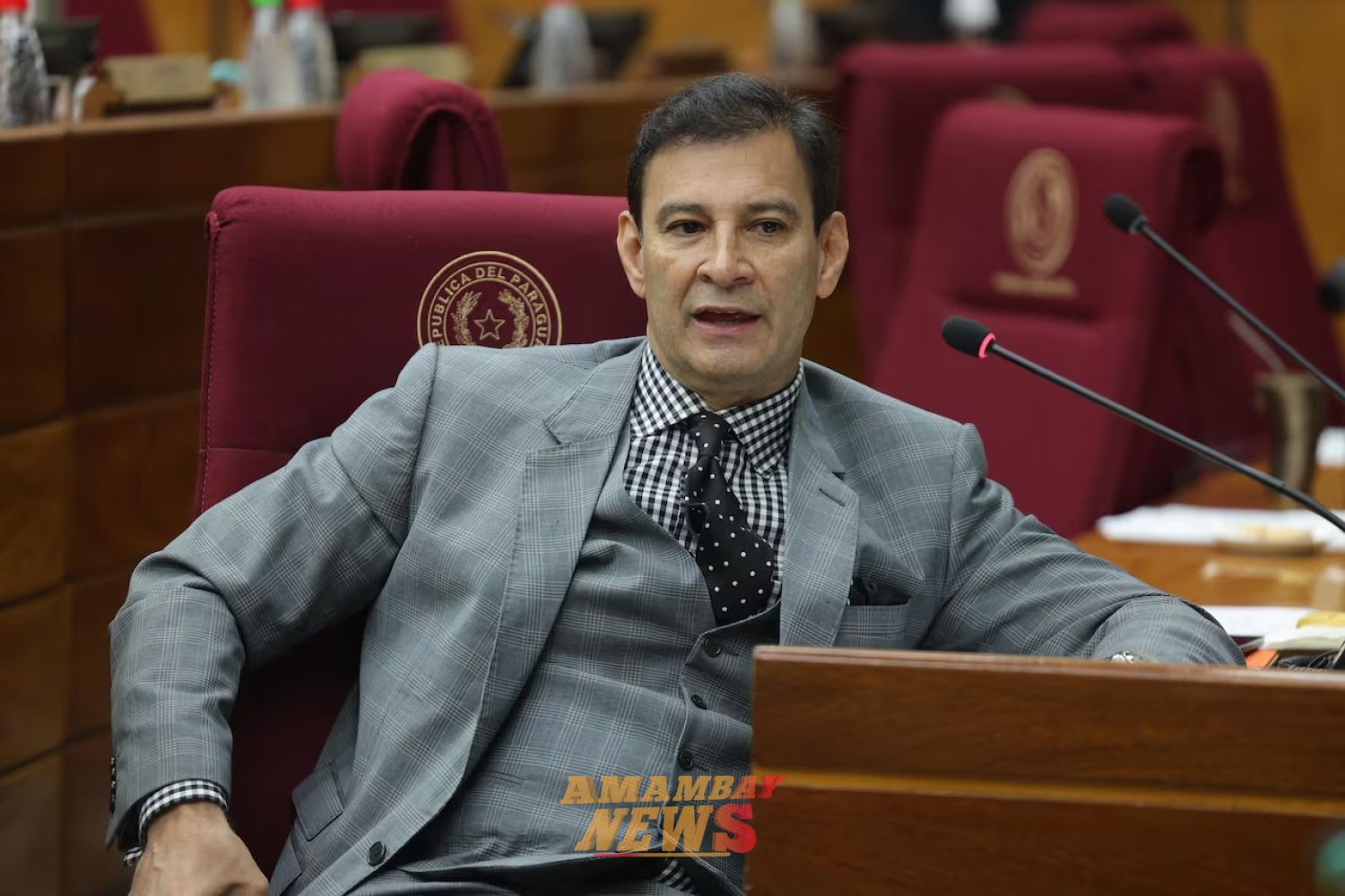 Senador se niega a dar su opinión sobre el caso Hernán Rivas: “Hola y chau”