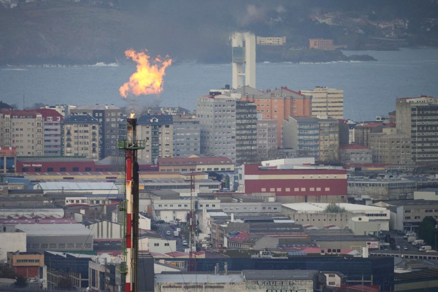 ¿Por qué suben los precios del petróleo a pesar de la liberación récord de reservas?