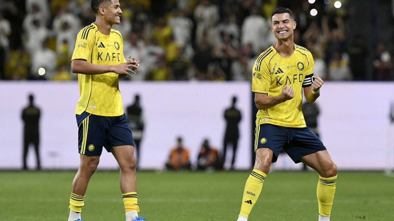 Cristiano Ronaldo reaparece tras no jugar ante México y marca doblete para ponerse a 33 goles de los mil