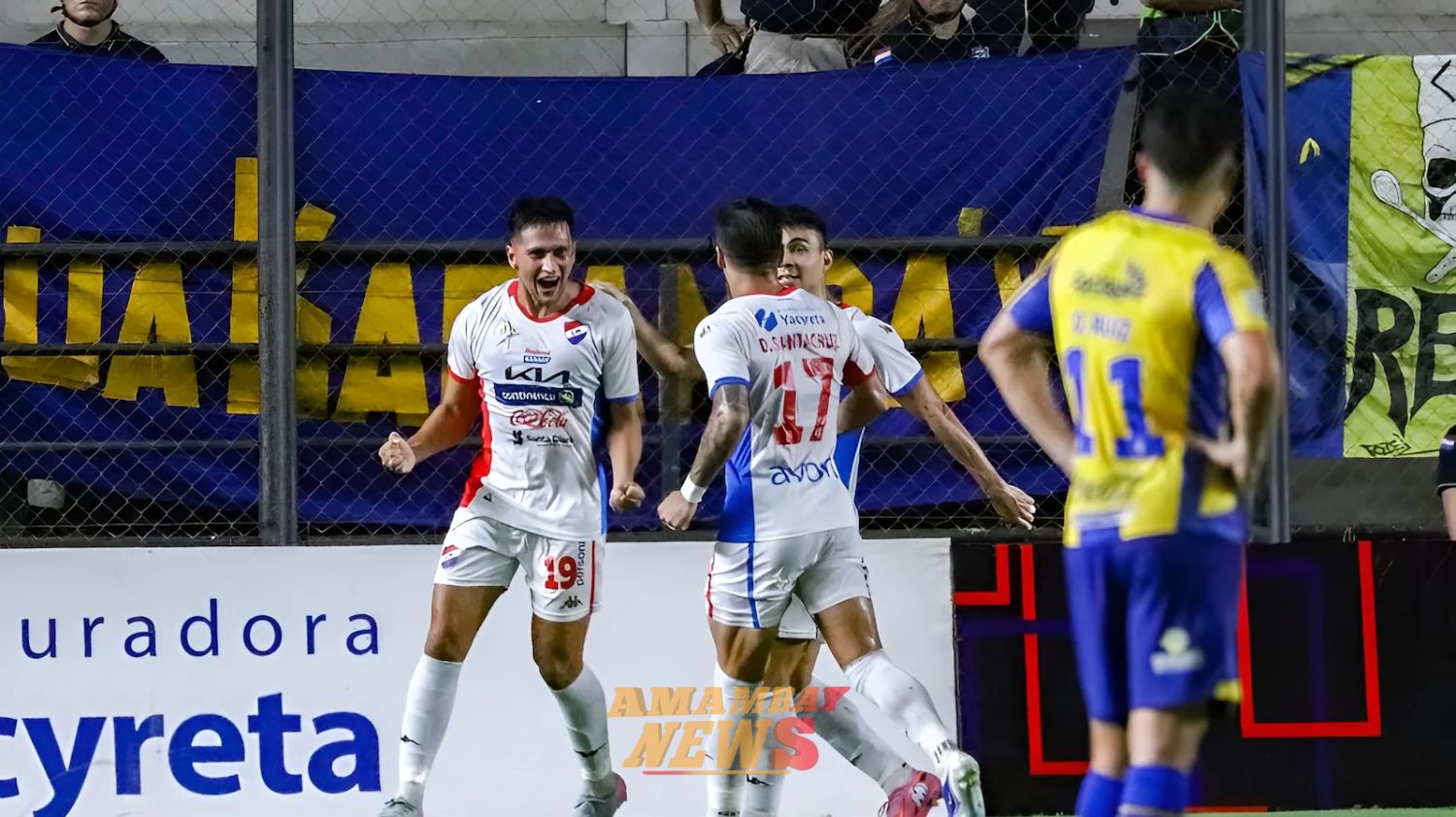Nacional reaccionó a tiempo y tumbó a Luque que estrenaba DT