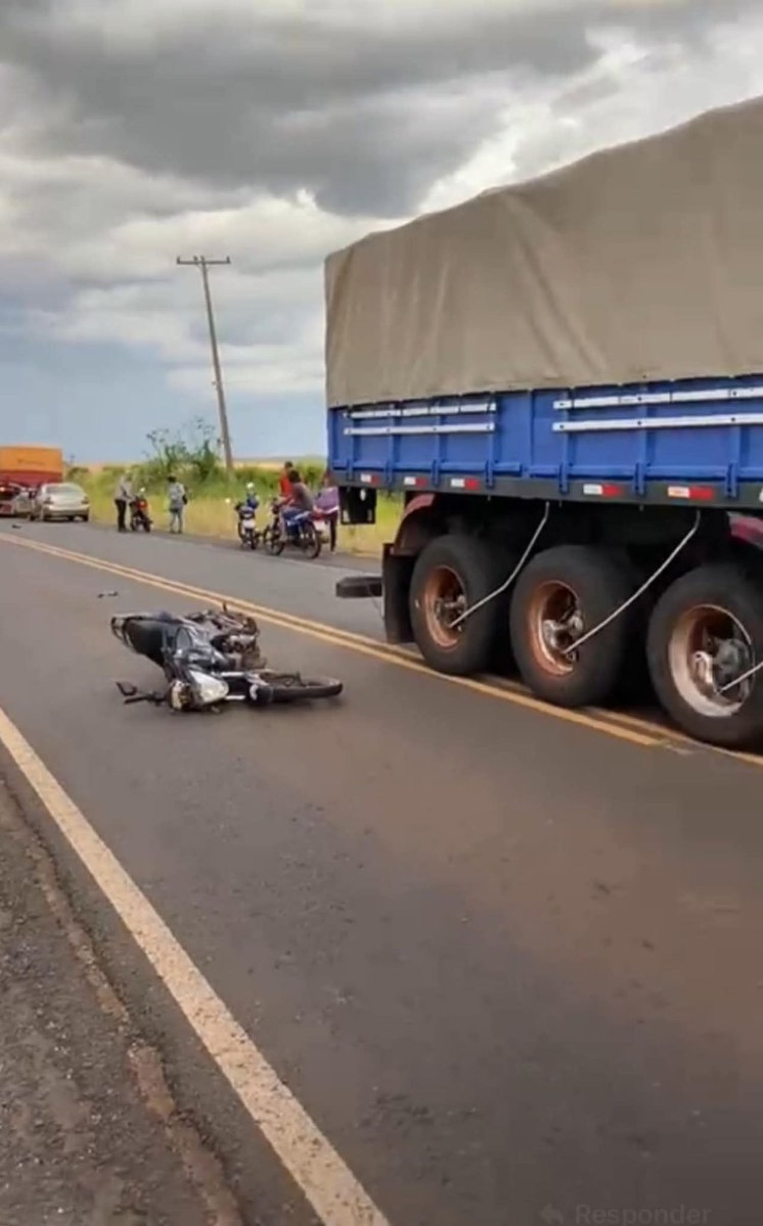 Presunto asaltante muere y su cómplice resulta herido en accidente