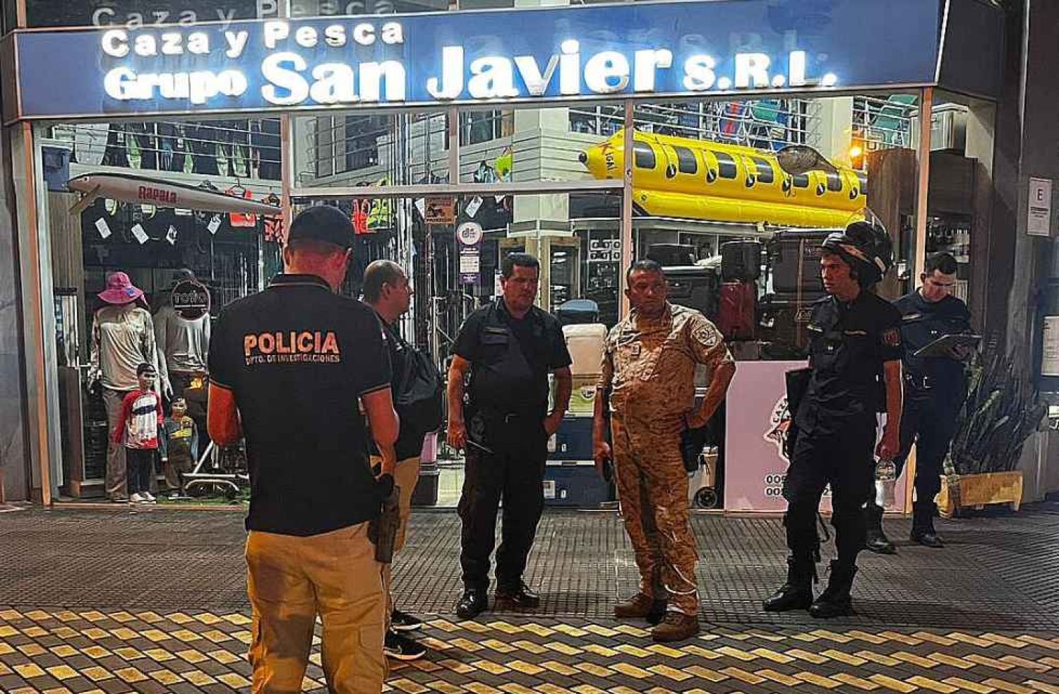 Vestidos de “para-para’i” asaltan a cambista en Encarnación