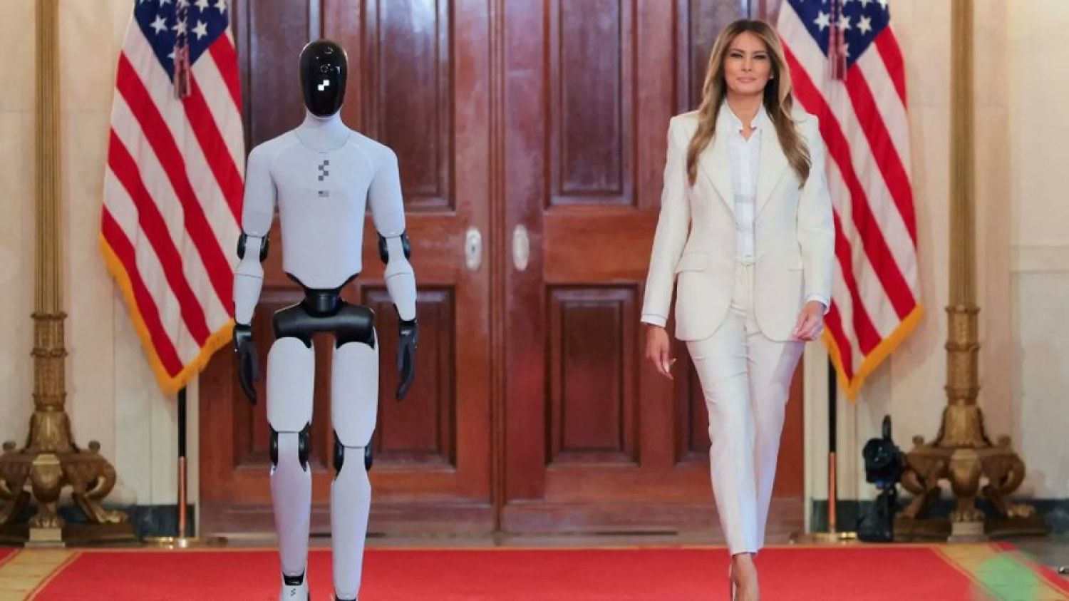 Robot humanoide protagoniza apertura de cumbre educativa liderada por Melania Trump