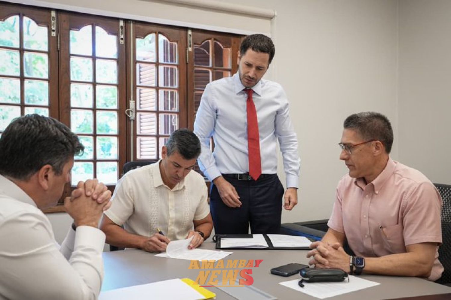 Santi anuncia que William Wilka es nuevo presidente de Petropar