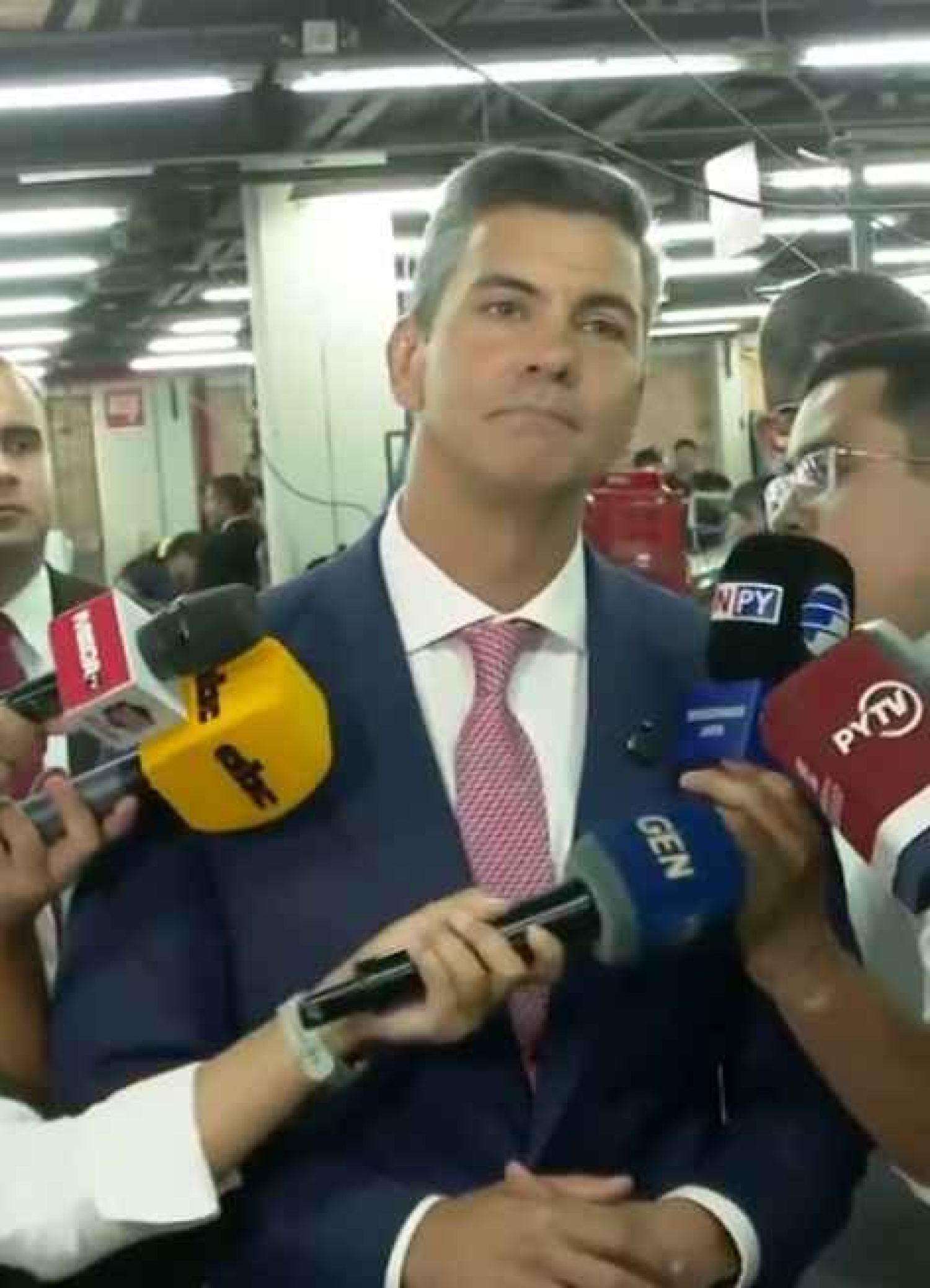 Santi se calentó porque le preguntaron sobre los fondos de Itaipú para los influencers