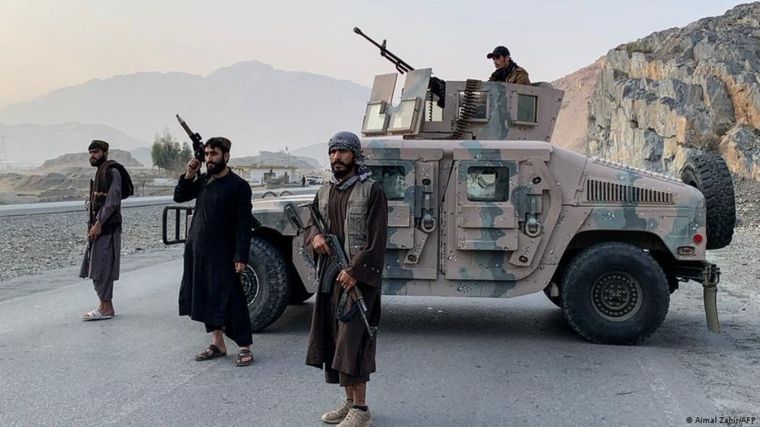 Talibanes informan nuevos bombardeos a objetivos en Pakistán