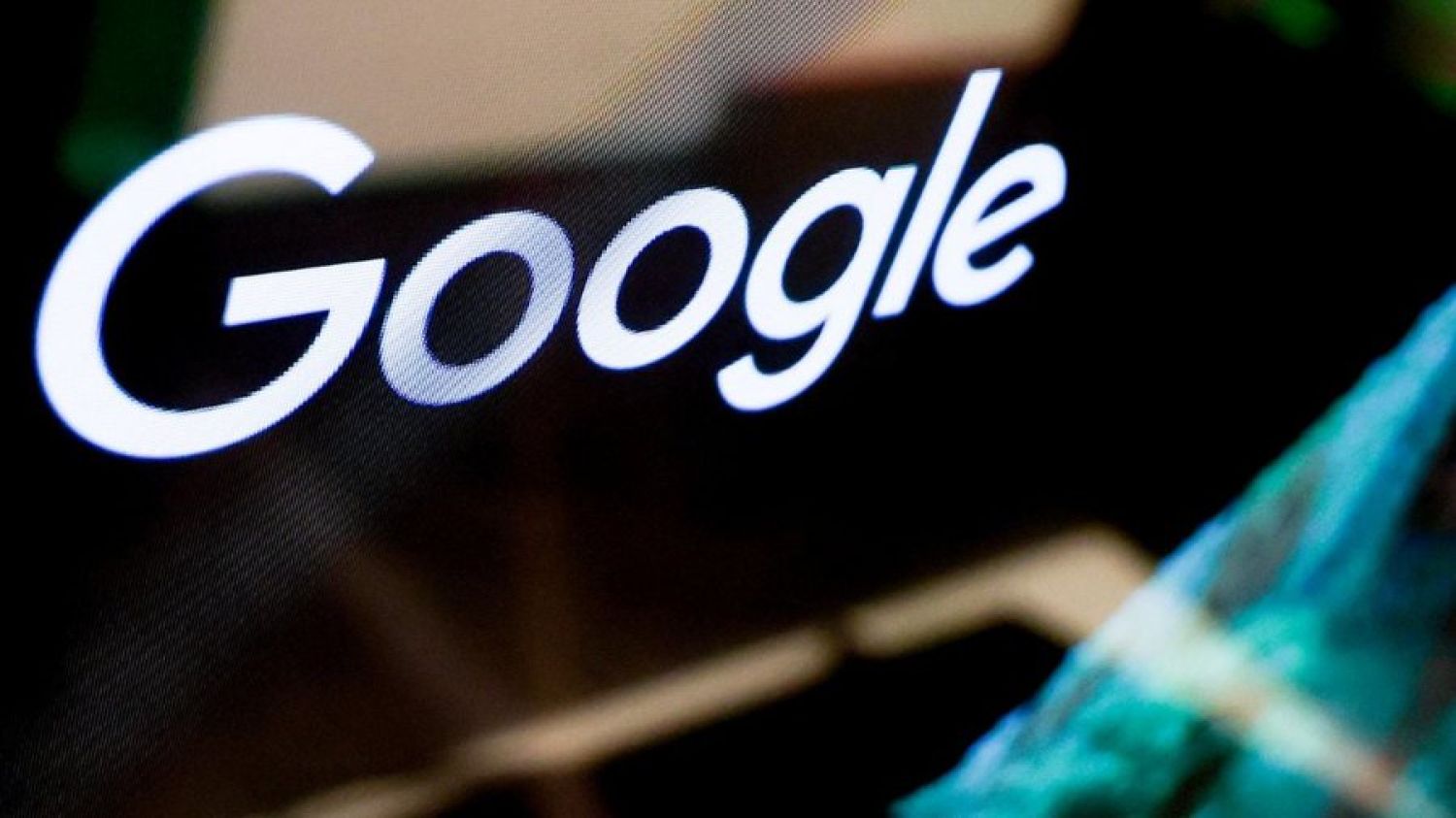 Condenan a un exingeniero de Google por espiar y robar información de IA para beneficiar a China