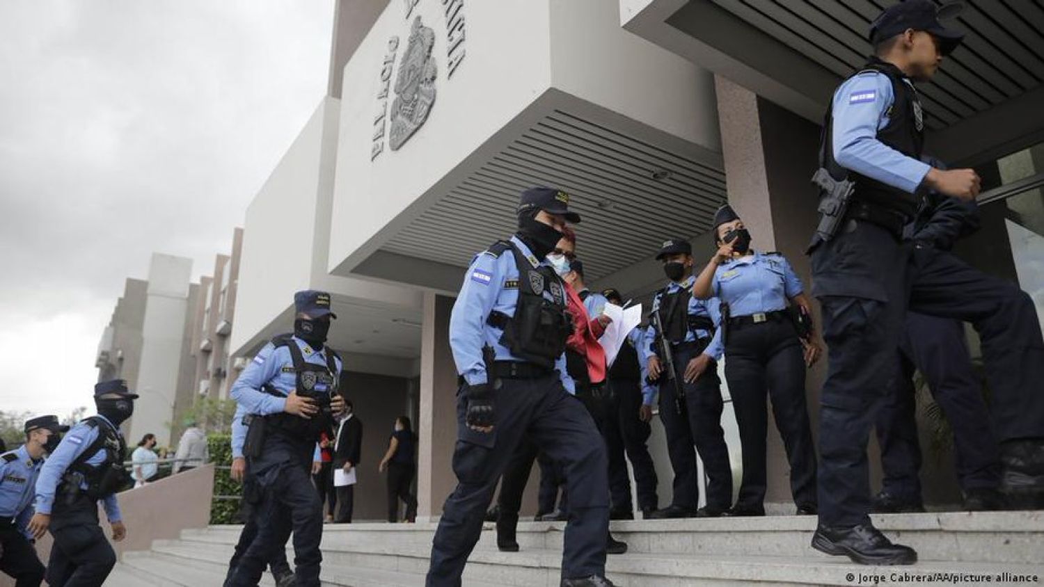 Honduras: ordenan captura de diputada por supuesto fraude