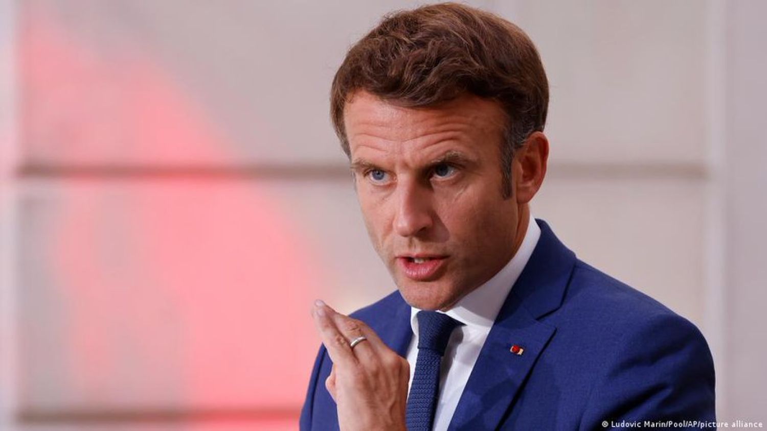 Macron llama a la calma ante protesta por joven asesinado