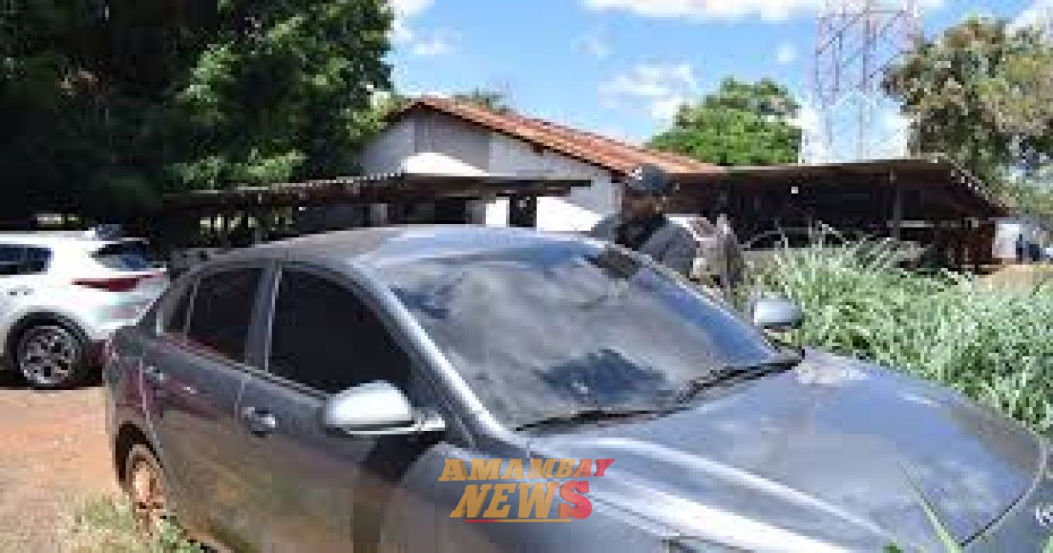 Buscan a propietario de un auto abandonado a orillas del río Monday