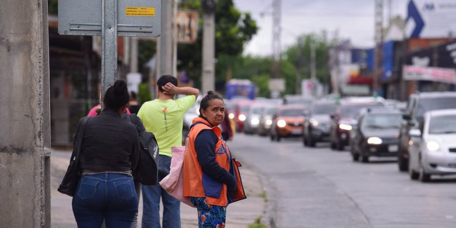 Vehículos del Estado salen a las calles ante falta de buses