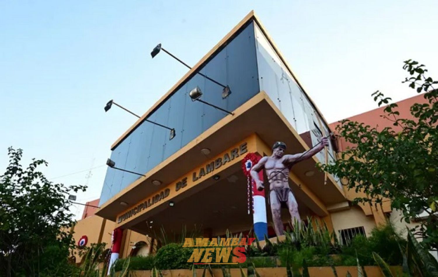 Municipalidad de Lambaré tiene 319 asistentes y un solo arquitecto