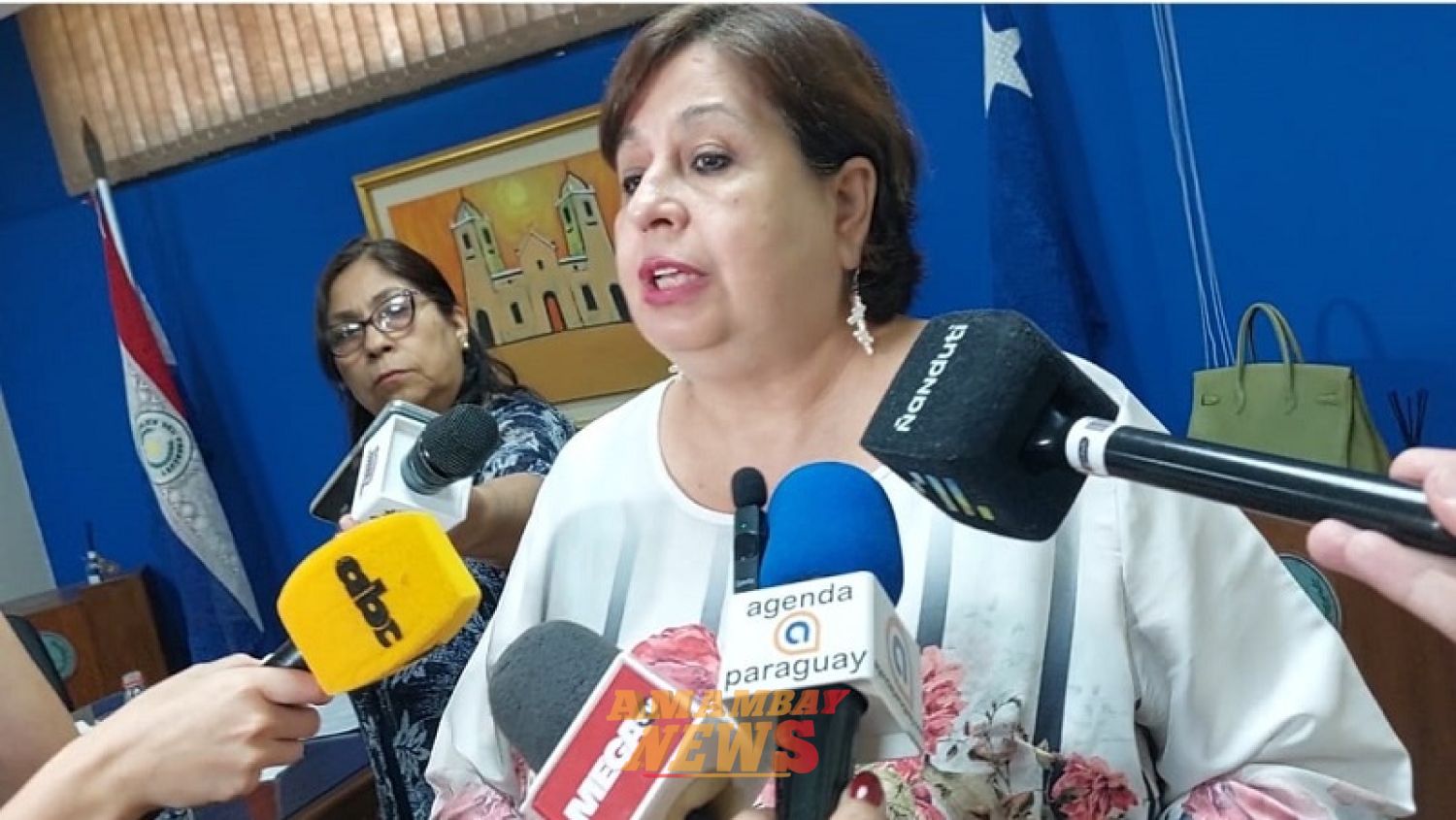 Senadora advierte sobre posible expulsión de 400 médicos extranjeros