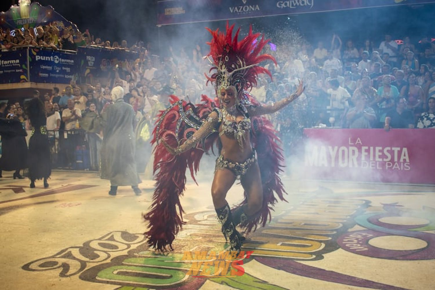 Cierre del Carnaval Encarnaceno 2026 con lleno total del sambódromo