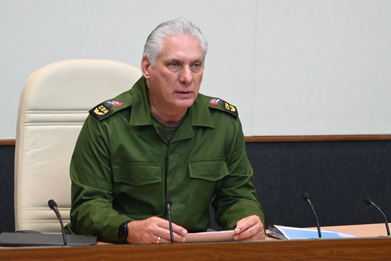 El presidente de Cuba afirma que la isla "debe prepararse para una posible guerra" con EEUU