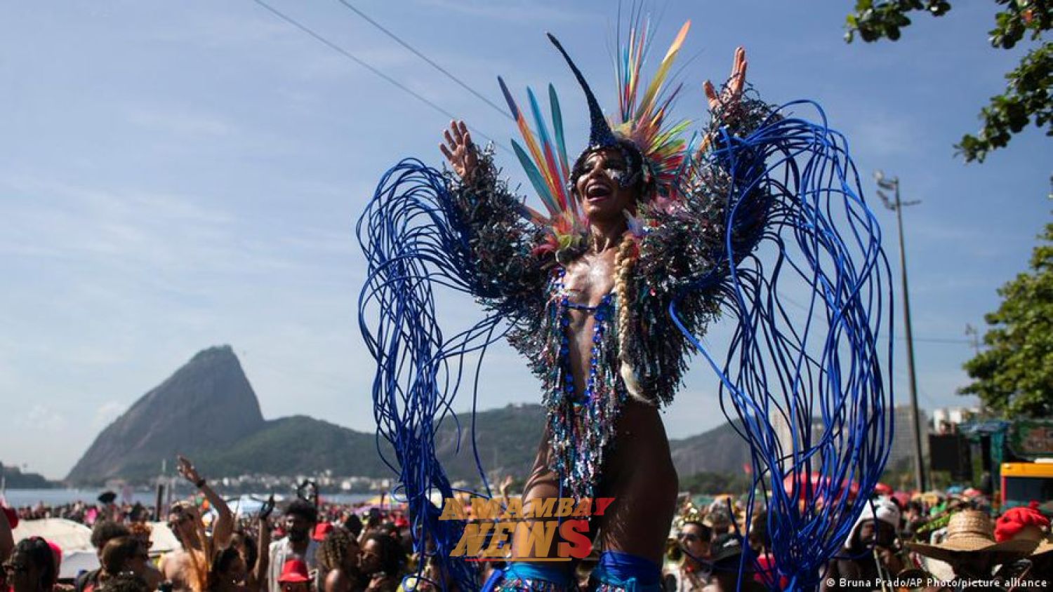 Multitudes ocupan calles en Brasil en el inicio del Carnaval