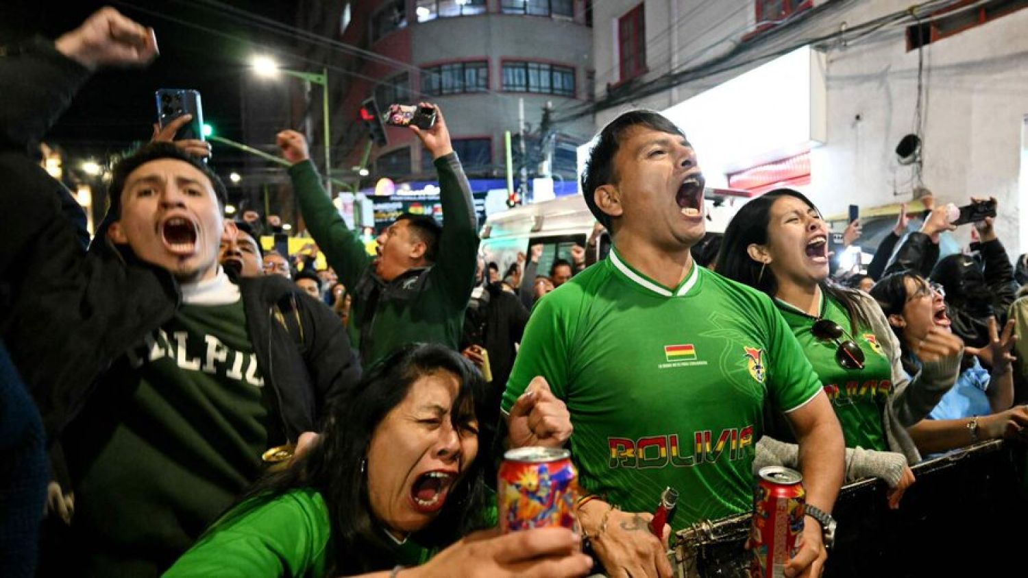 Bolivia vibra entre pantallas gigantes y festejos por el triunfo