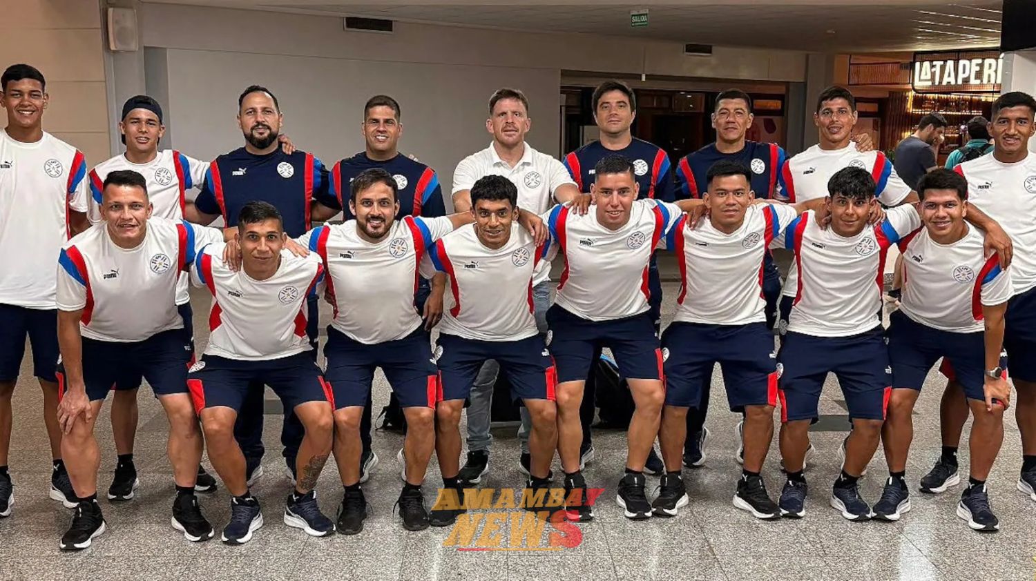 Gran victoria Pynandi ante el local en Acapulco