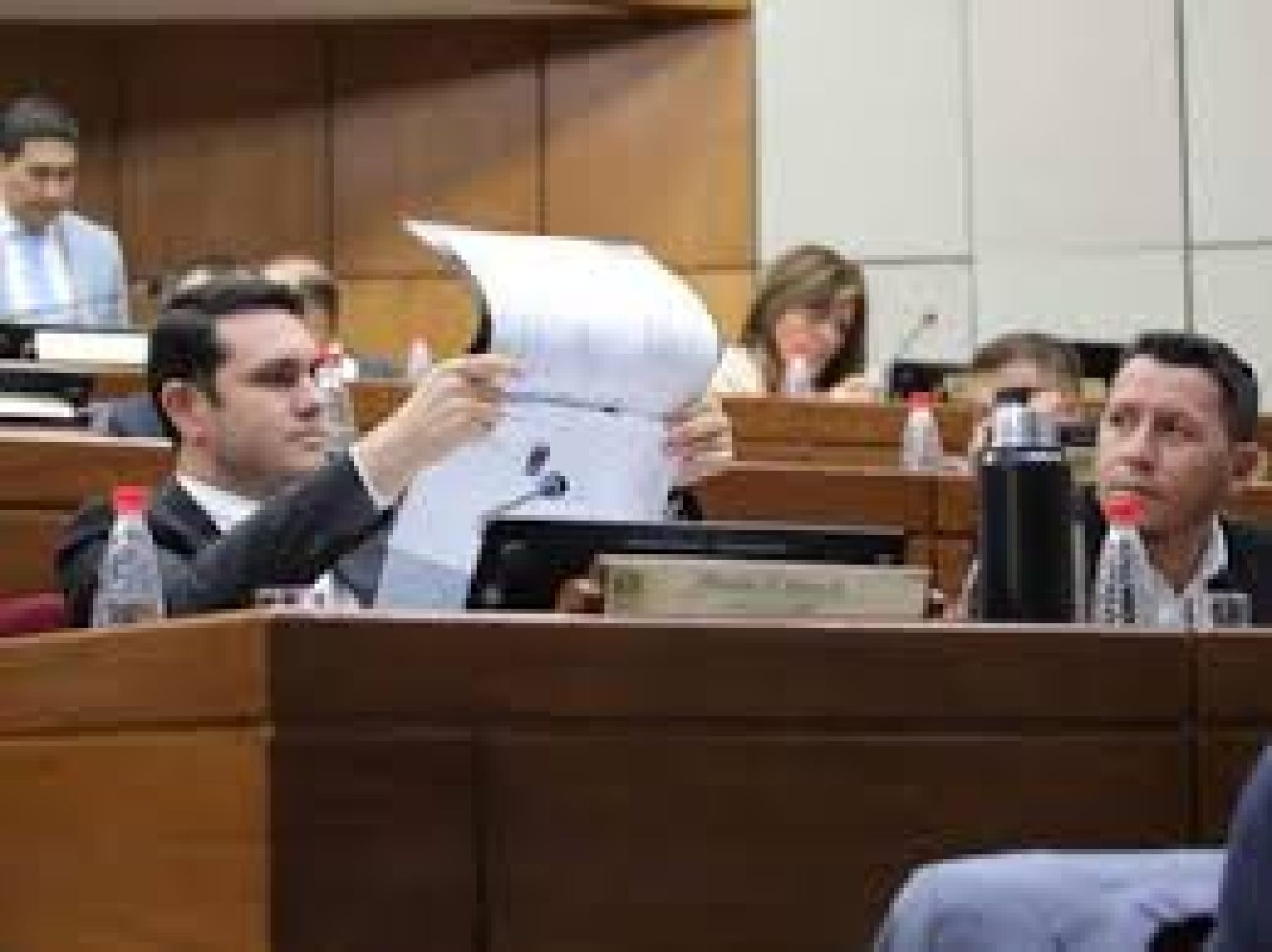 Diputada se suma a pedido de cancelar la matrícula