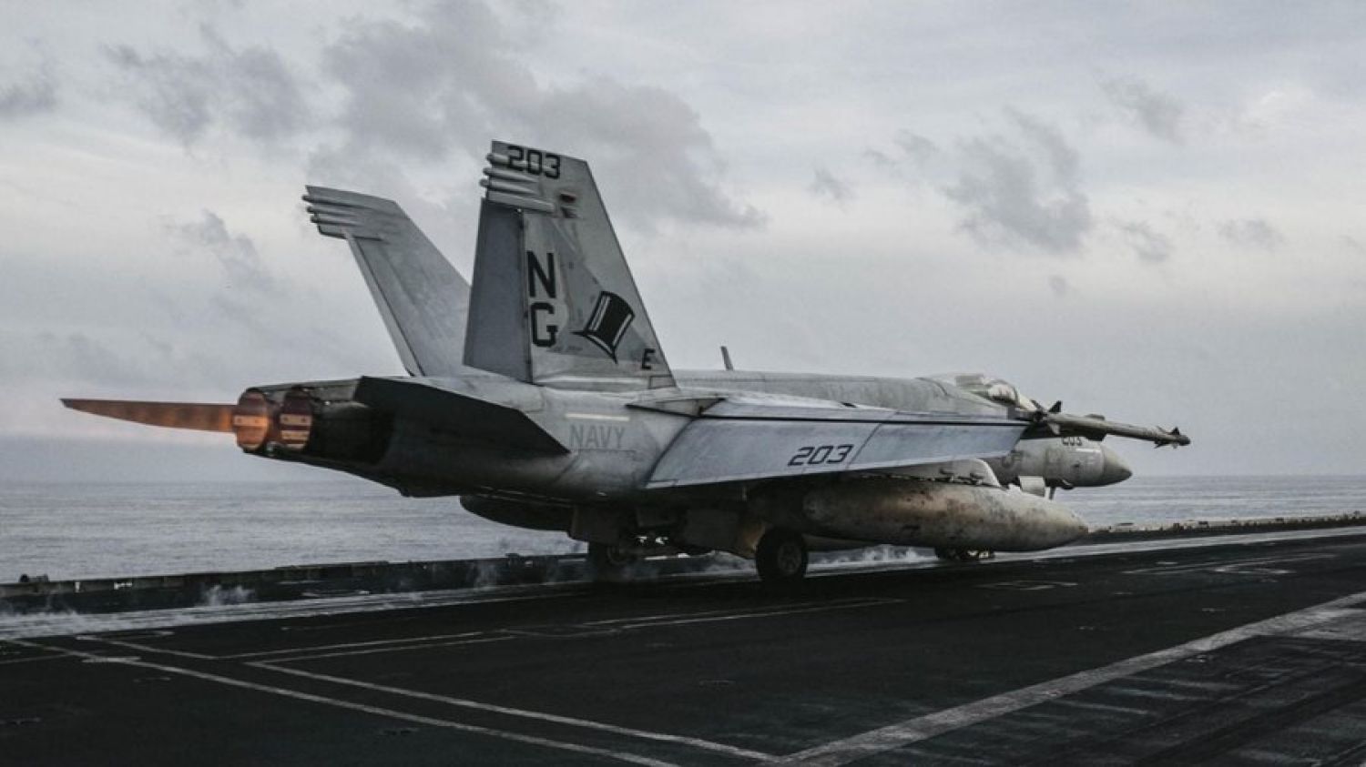 Se estrella avión de combate estadounidense cerca del estrecho de Ormuz, reporta New York Times