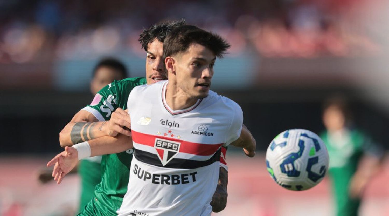 Palmeiras vence a Sao Paulo y lidera en solitario el Brasileirão