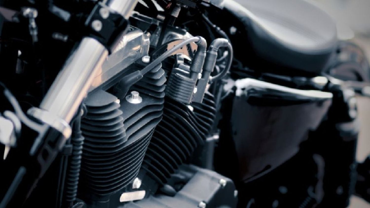 Atentado terrorista con motocicleta bomba en Colombia deja un policía herido