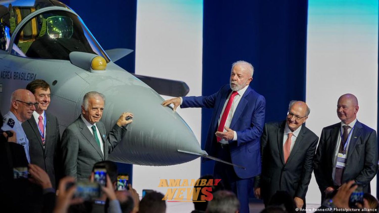 Brasil presenta el primer caza supersónico fabricado allí