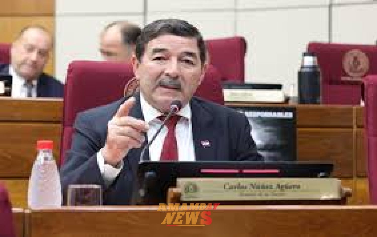 Riera no puede seguir como ministro del Interior, dice el senador Carlos Núñez
