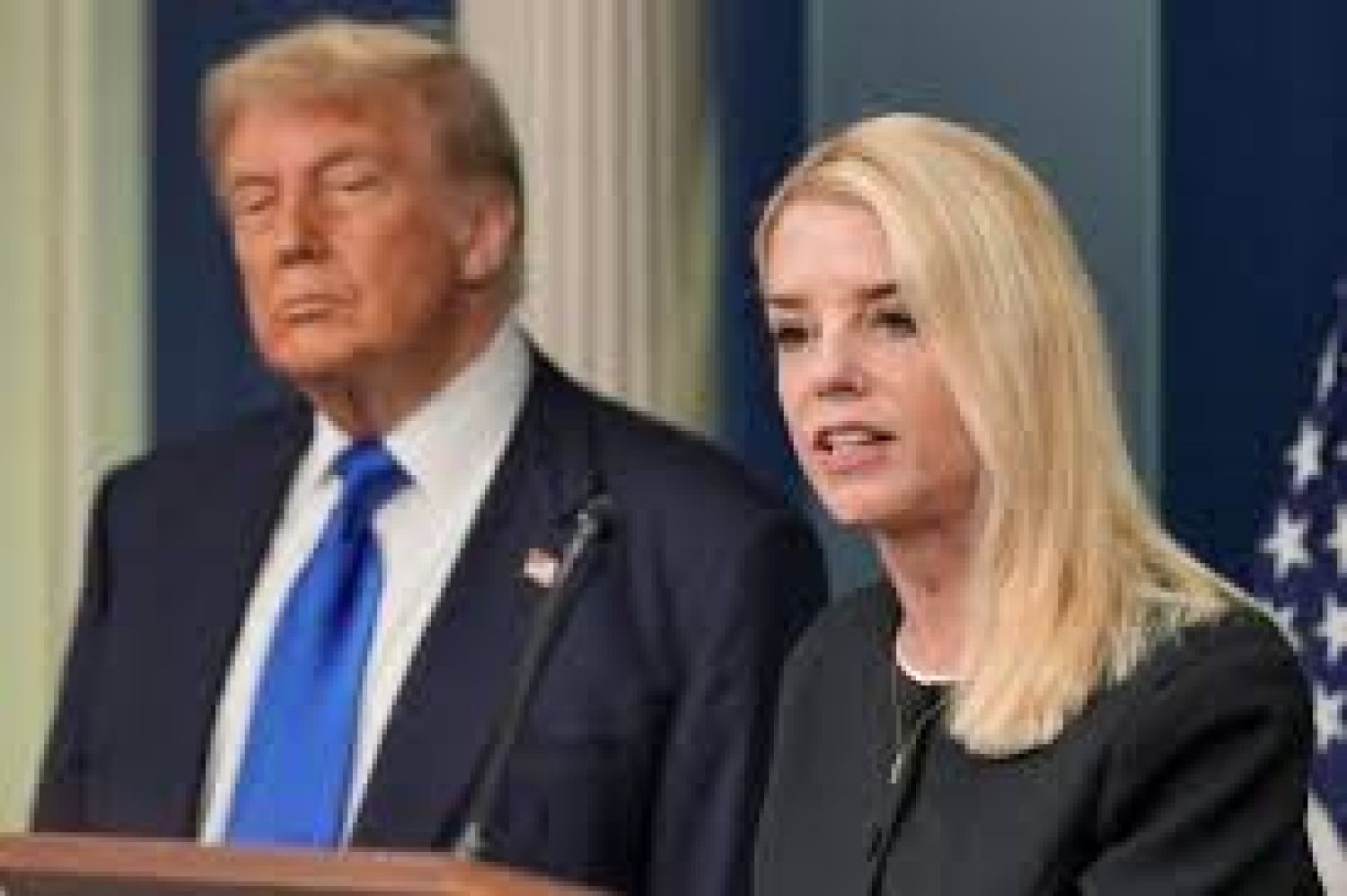 EE.UU.: Trump destituye a la fiscal general Pam Bondi